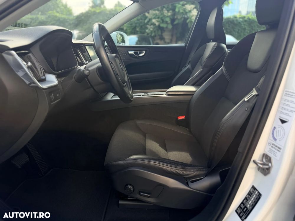Volvo XC 60 B4 MHEV AT8 AWD Momentum Pro - 10