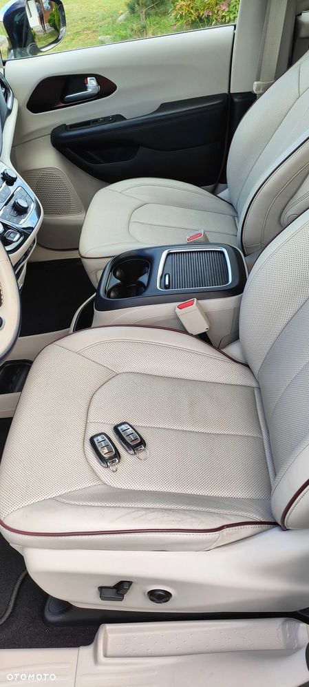 Chrysler Pacifica - 2