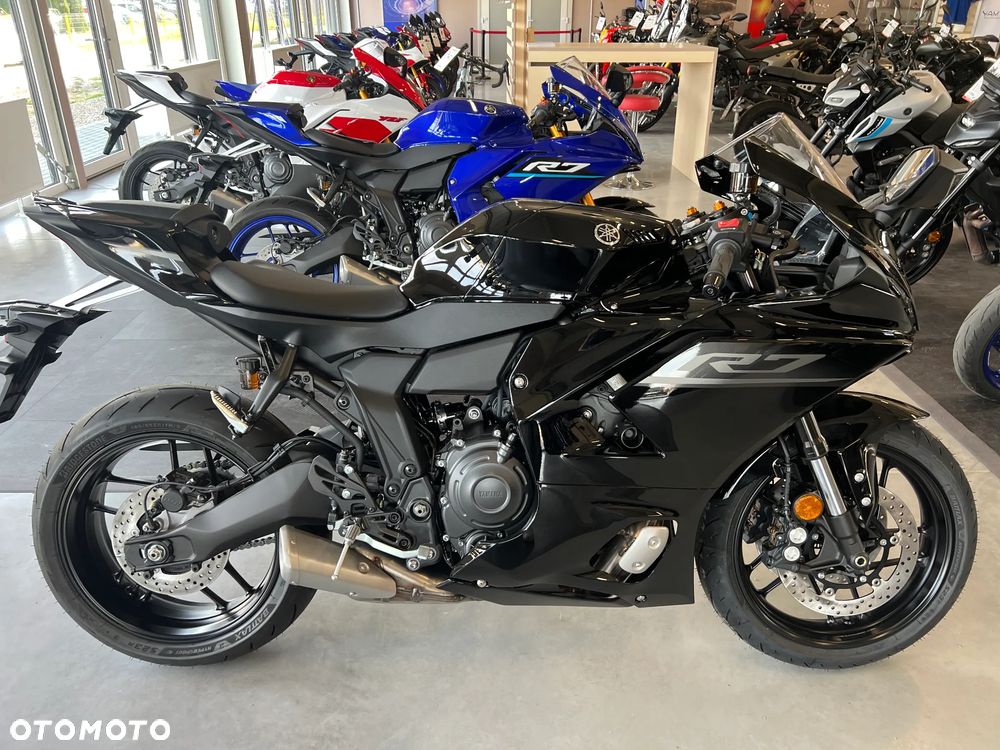 Yamaha R7