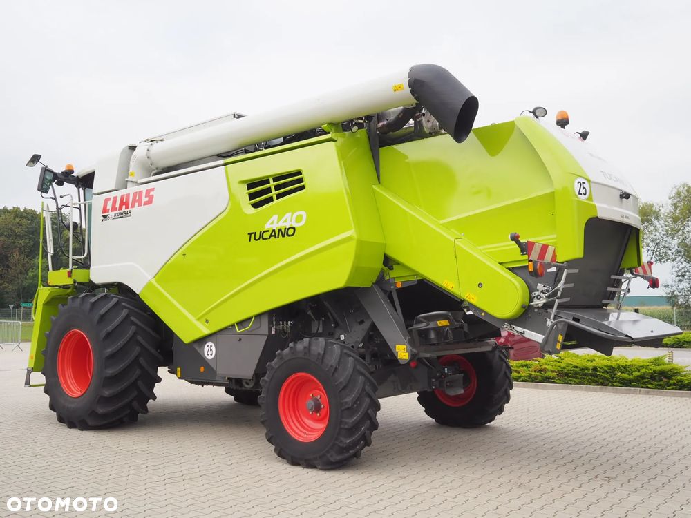Claas Tucano 440 + V620 - 3
