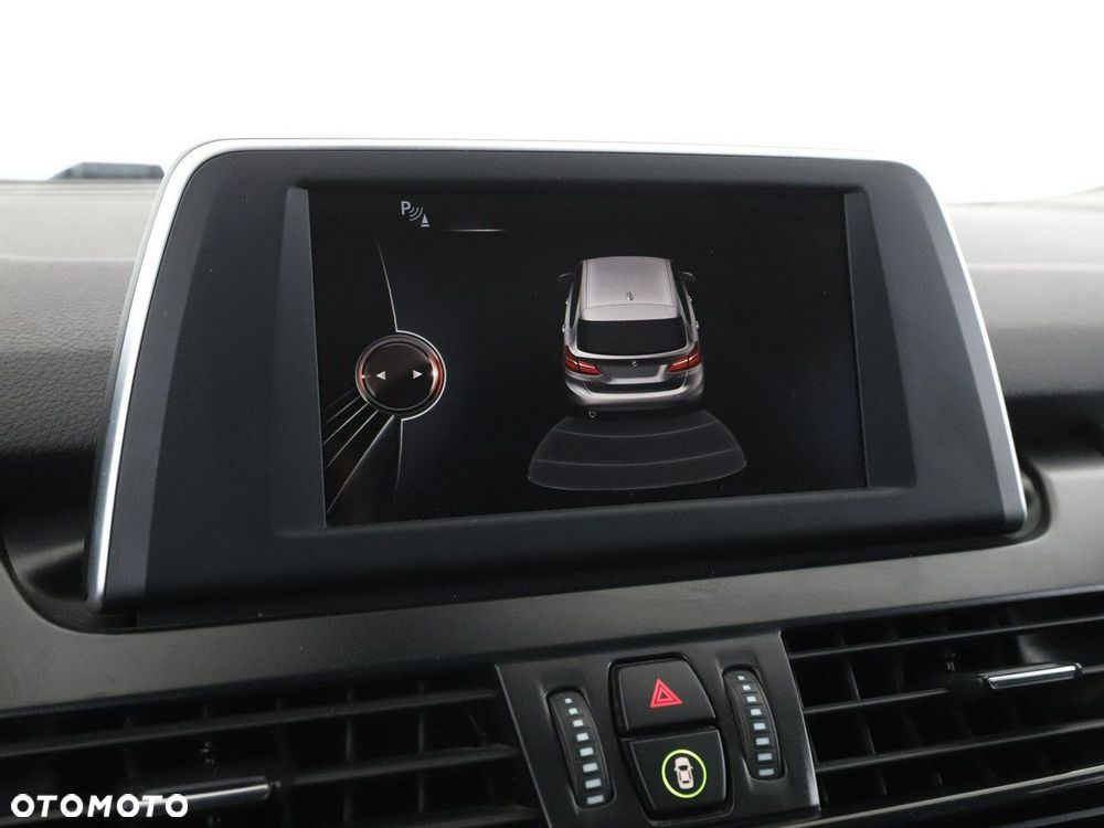 BMW Seria 2 218d - 25