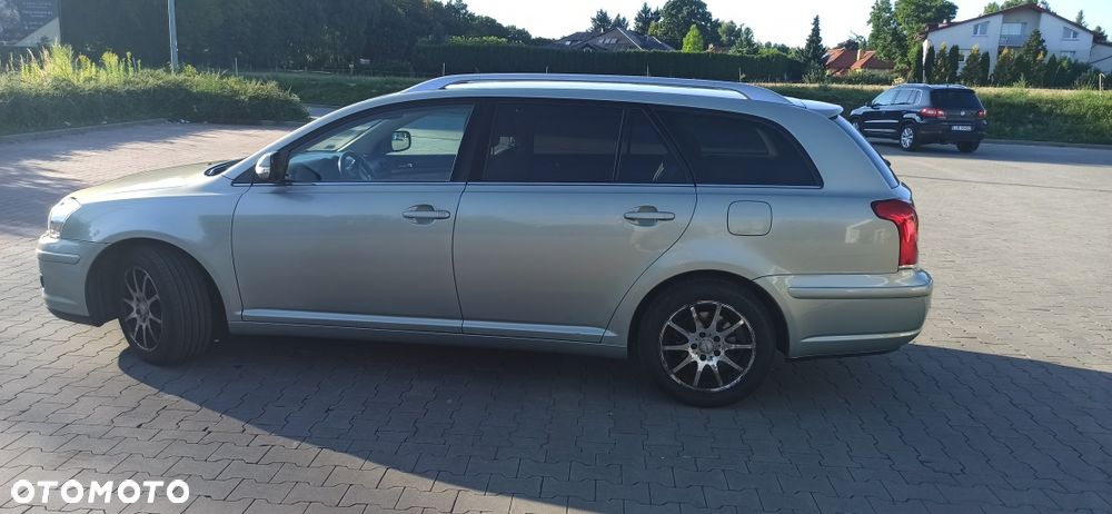 Toyota Avensis - 4