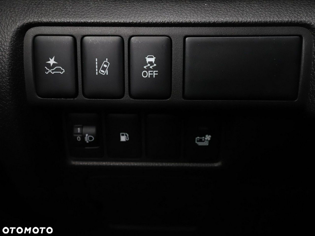 Mitsubishi Eclipse Cross Plug-In Hybrid 4WD Basis - 32