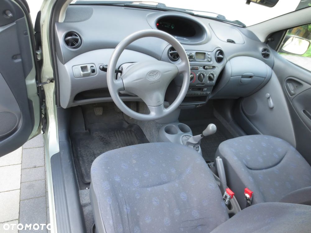 Toyota Yaris 1.0 Base - 5