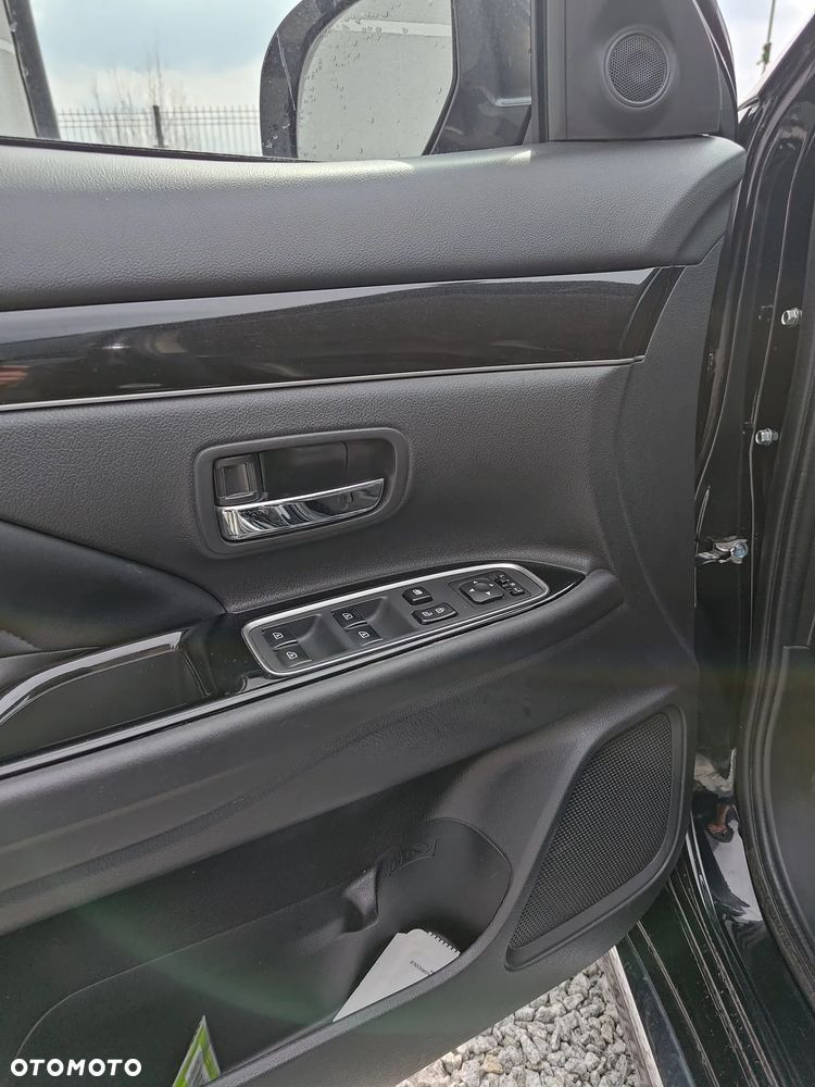 Mitsubishi Outlander - 10