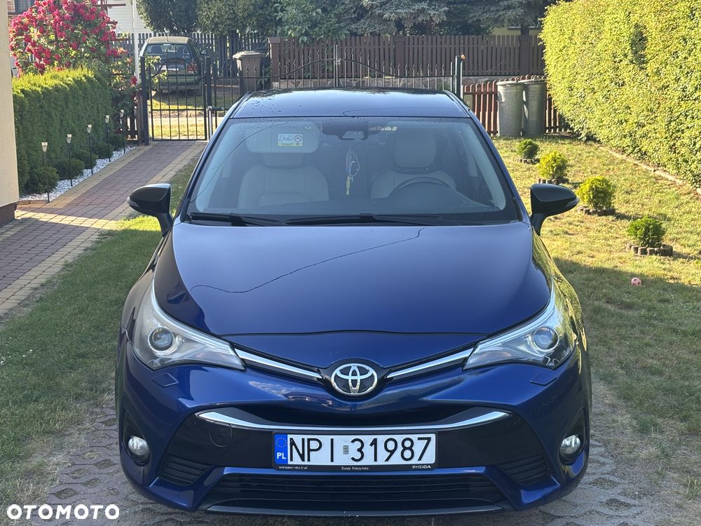 Toyota Avensis 2018 photo 2