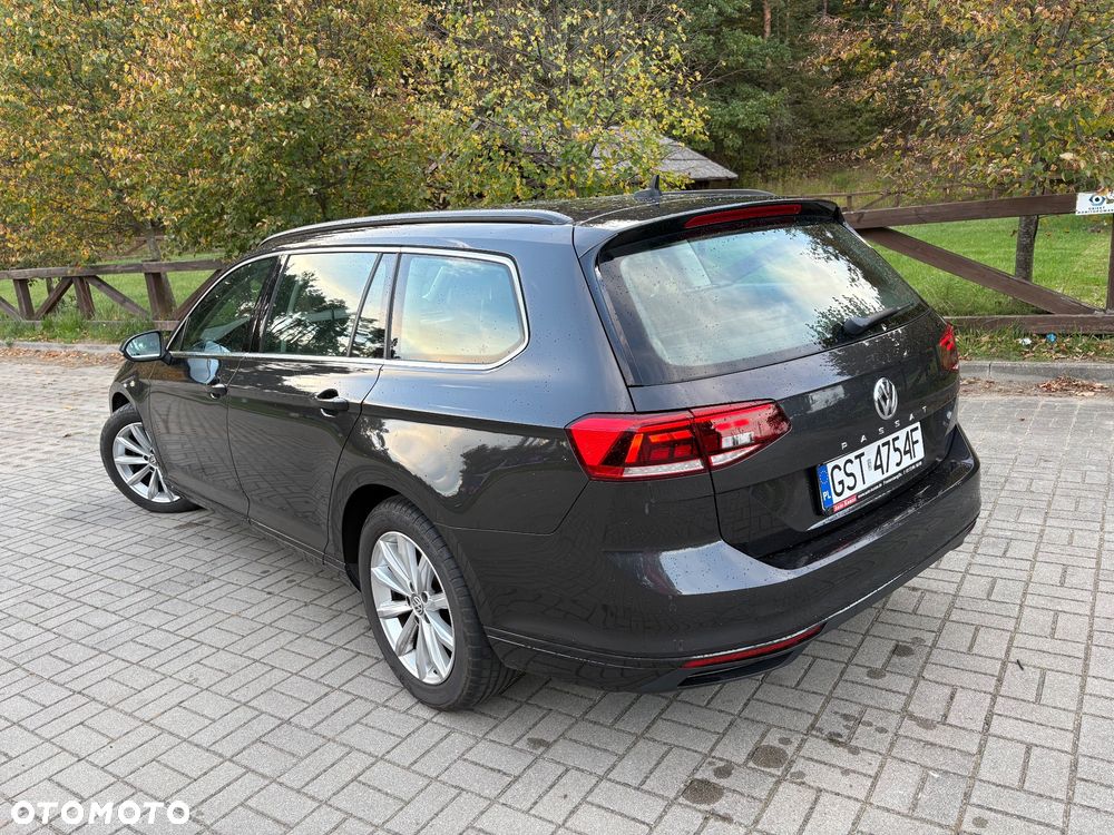 Volkswagen Passat - 12