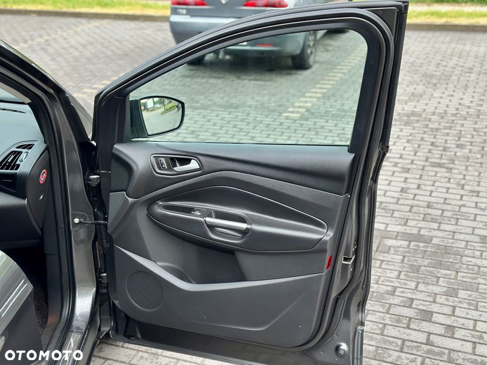 Ford Kuga 2.0 TDCi 2x4 Titanium - 23