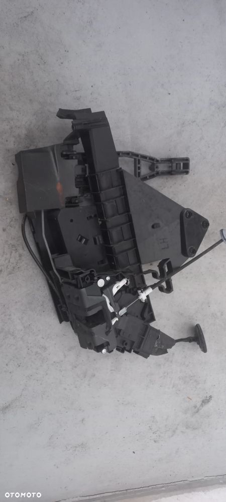 FOCUS MK2 LIFT 3D ZAMEK DRZWI LEWY PRZÓD PRZEDNI europa - 2