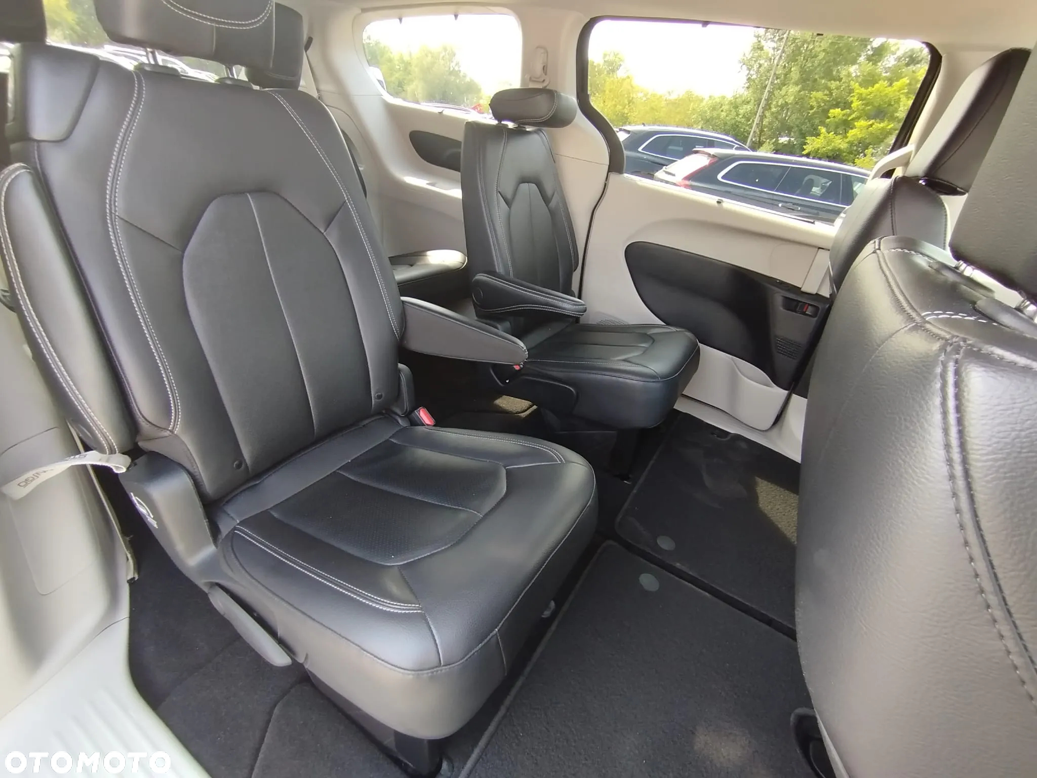 Chrysler Pacifica - 18