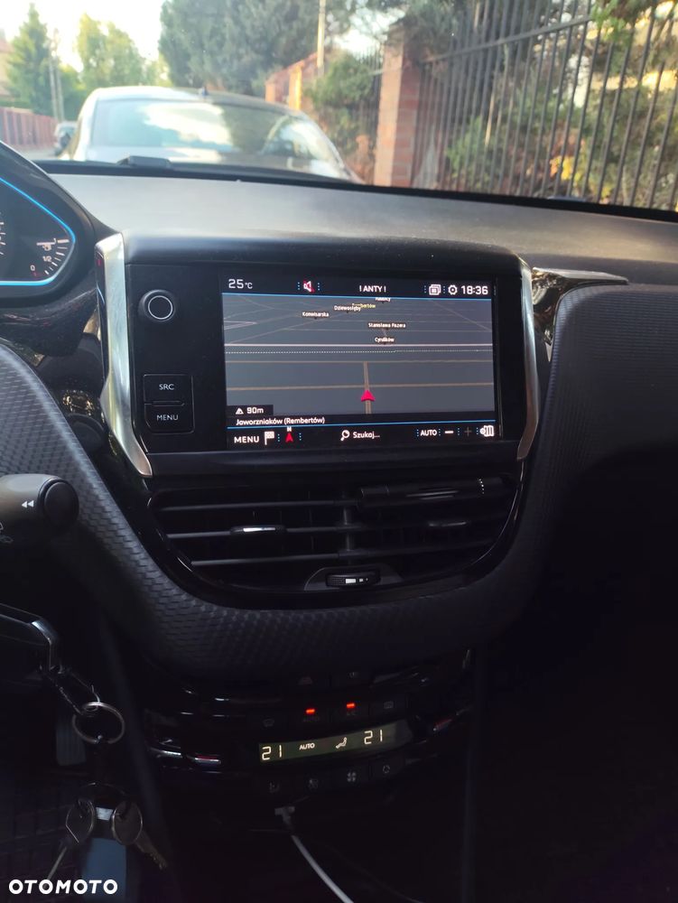 Peugeot 2008 1.5 BlueHDi Allure S&S - 12