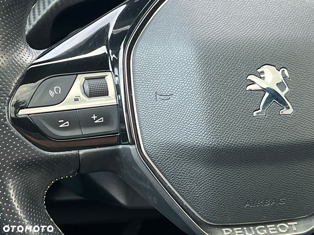Peugeot 208 GT - 17