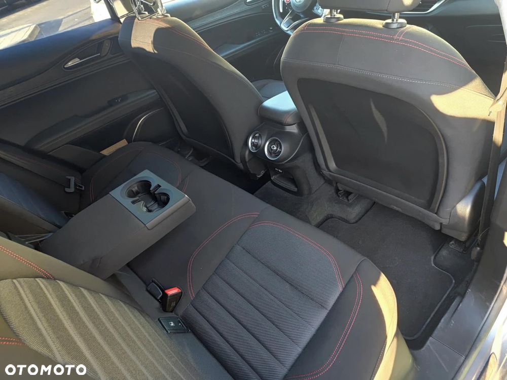 Alfa Romeo Stelvio - 25