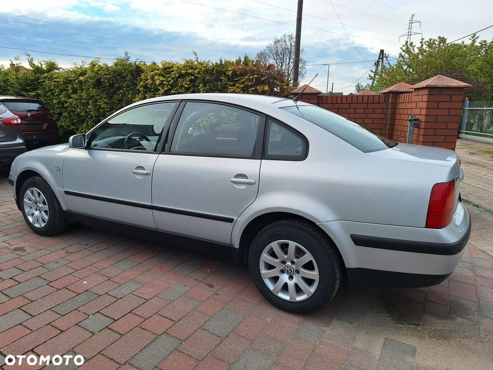 Volkswagen Passat - 11