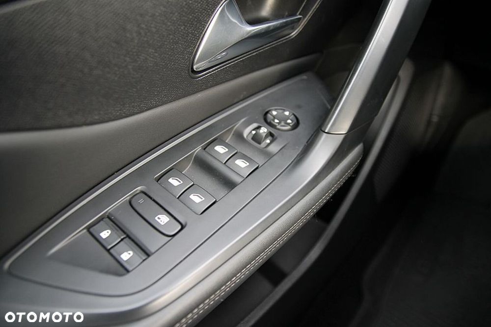 Peugeot 308 1.2 PureTech Allure S&S EAT8 - 24