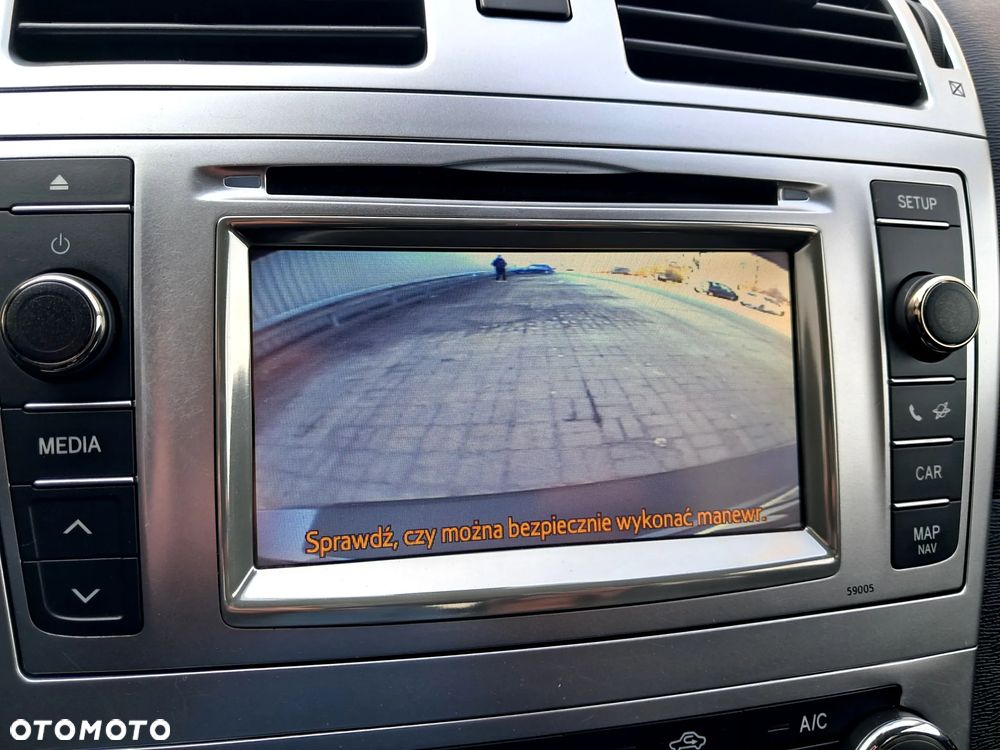 Toyota Avensis 2.0 D-4D Executive - 21