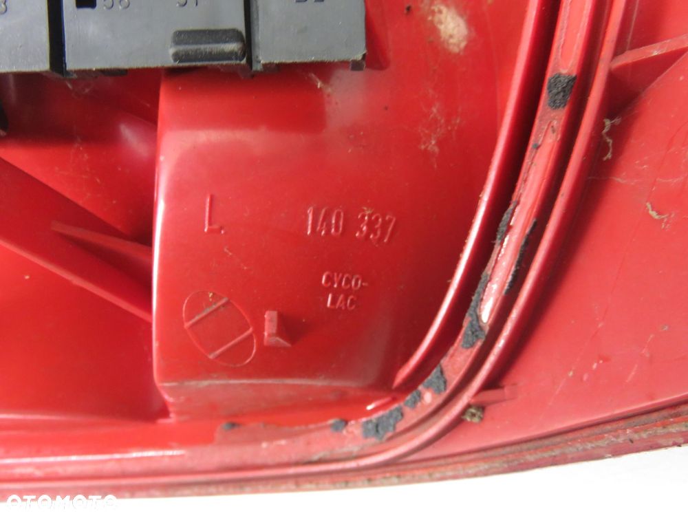 LAMPA LEWA TYLNA AUDI 80 B4 SEDAN 8A0945095E - 8