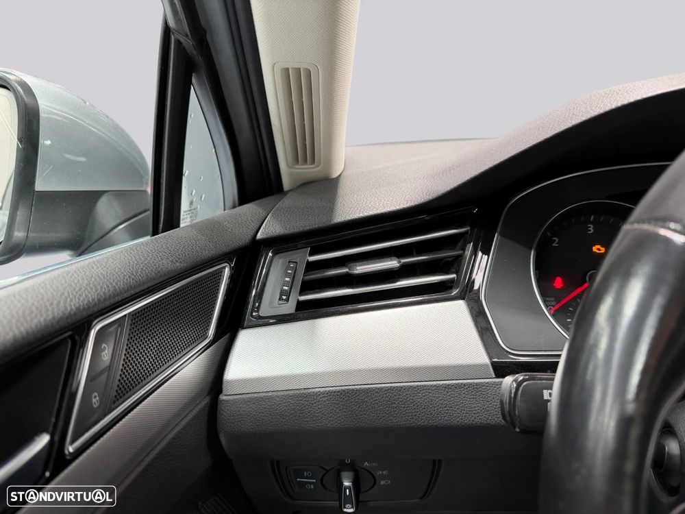 VW Passat 1.6 TDI Business DSG - 20