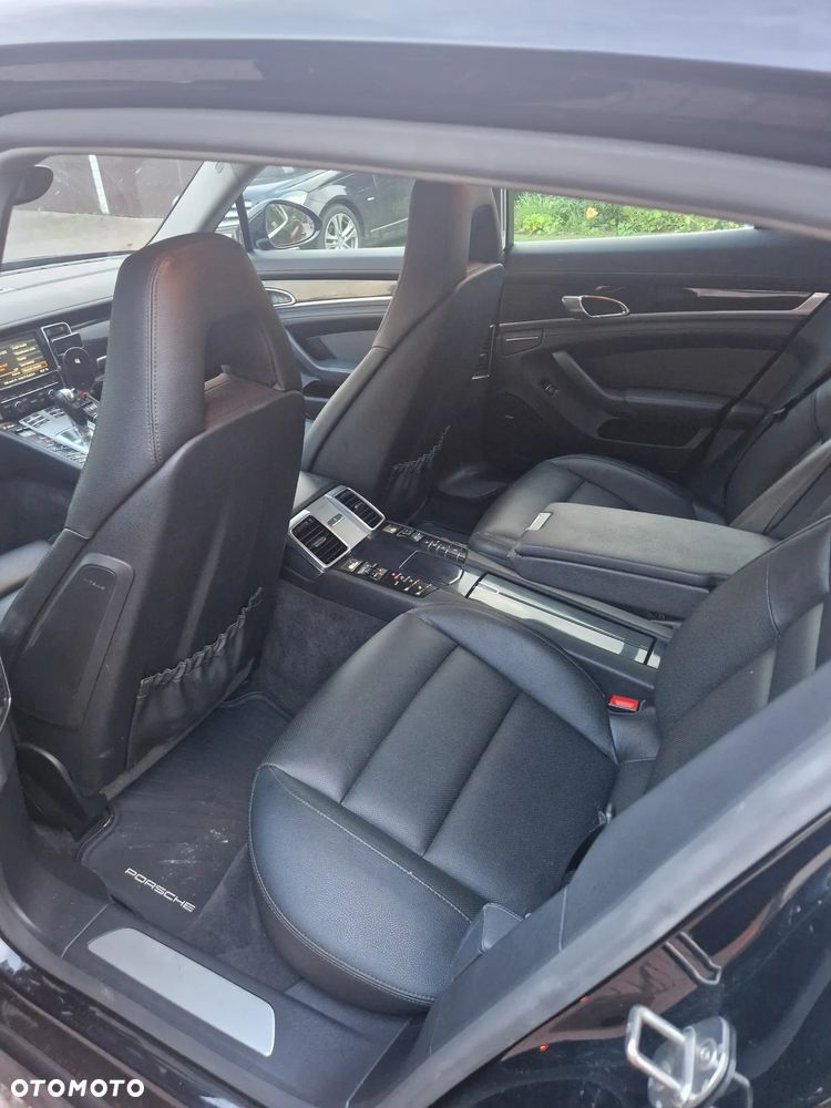 Porsche Panamera 4S - 24