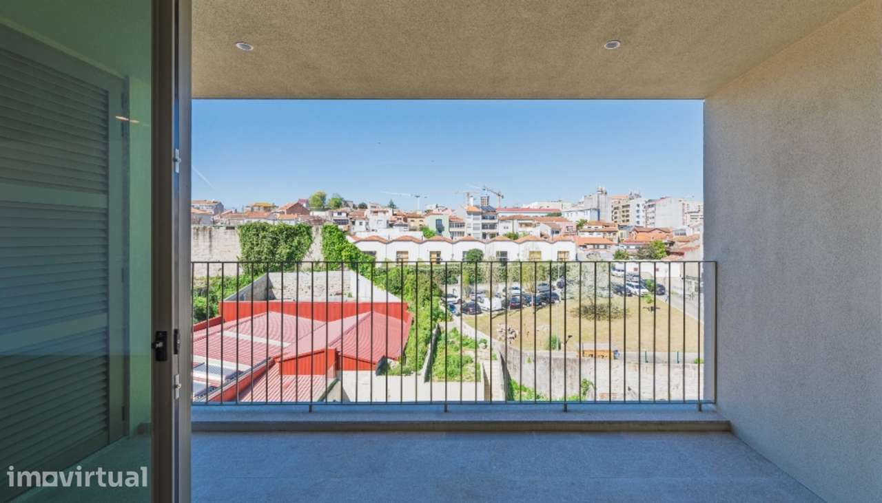 Apartamento T2+1 com terraço e varandas à venda no centro do Porto - Grande imagem: 3/22