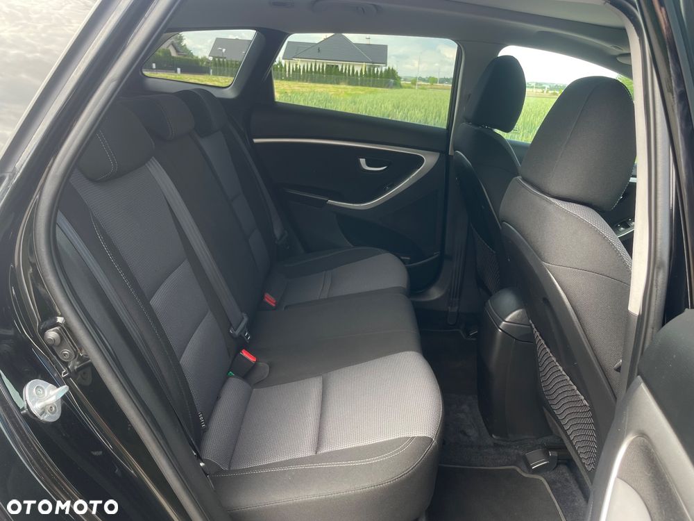 Hyundai i30 blue Kombi 1.6 CRDi Passion - 16