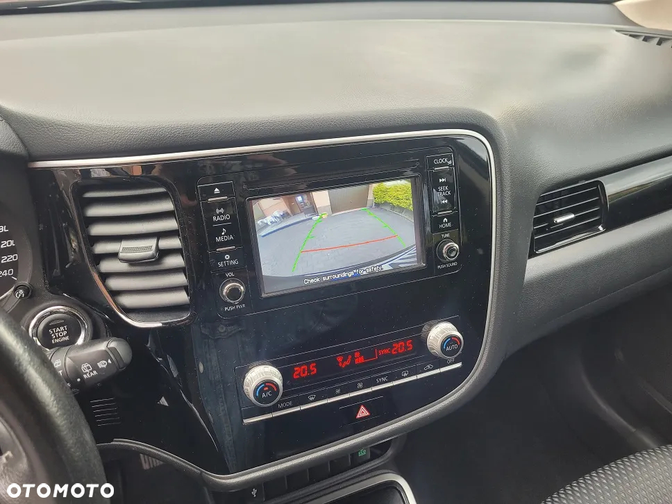 Mitsubishi Outlander 2.0 Intense 2WD CVT - 9