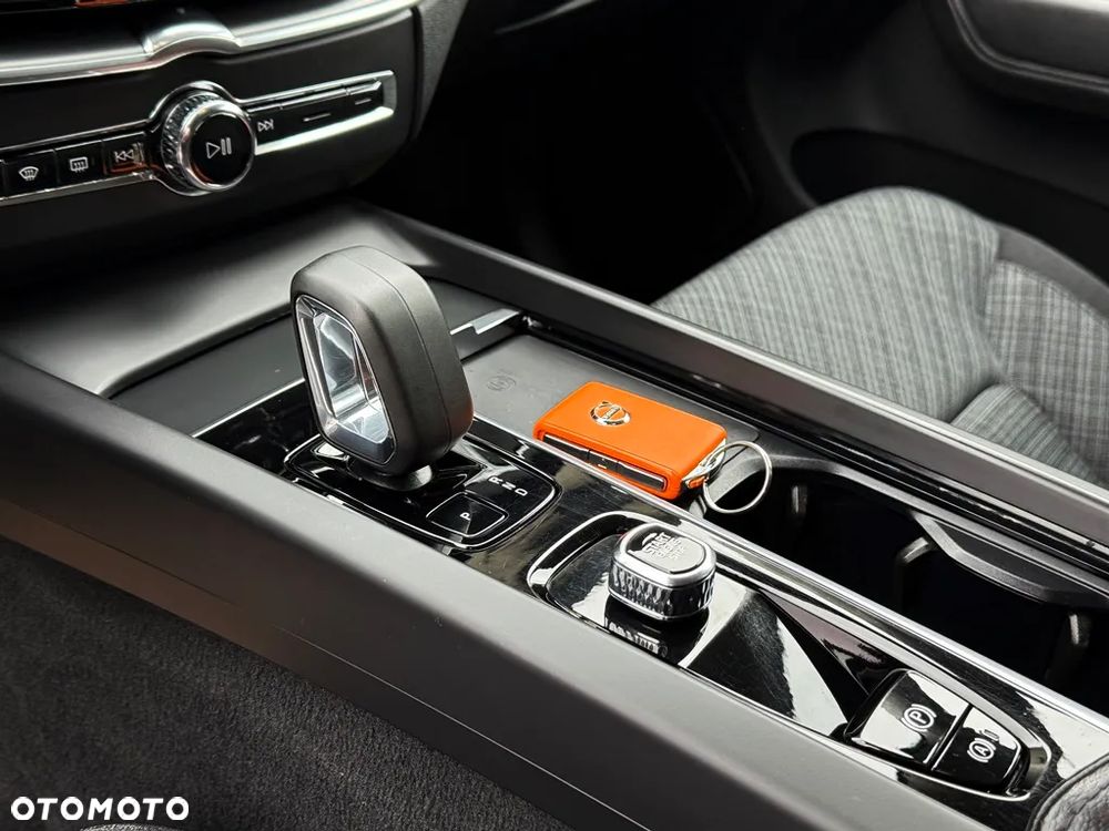 Volvo XC 60 B4 D Geartronic Momentum Pro - 31