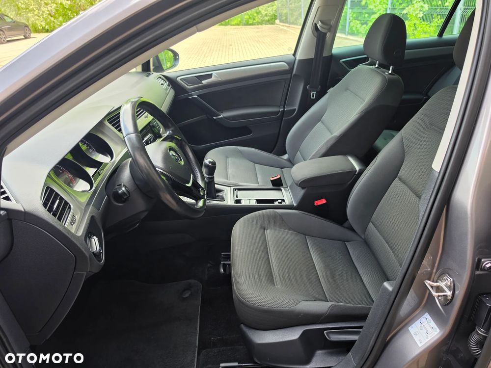 Volkswagen Golf - 5
