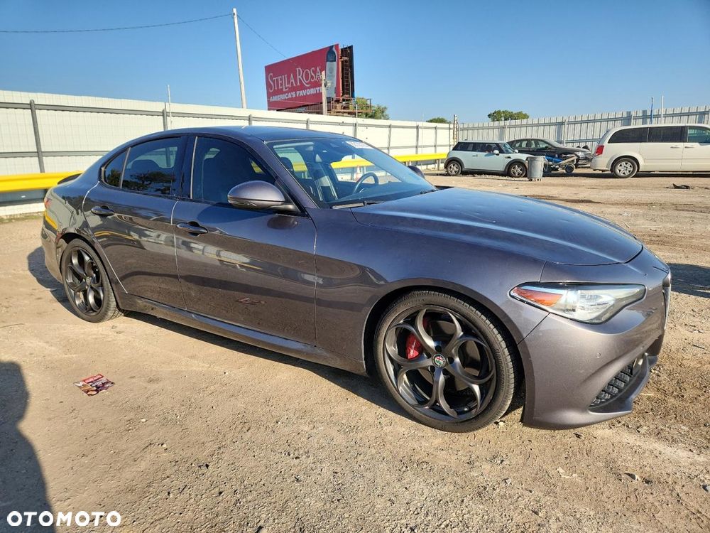 Alfa Romeo Giulia 2.0 Turbo 16V AT8-Q4 Ti - 4