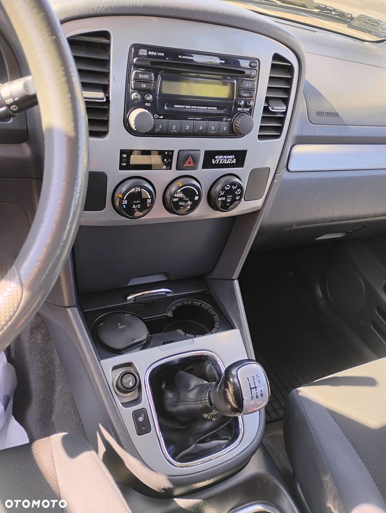 Suzuki Grand Vitara 2.0 - 10