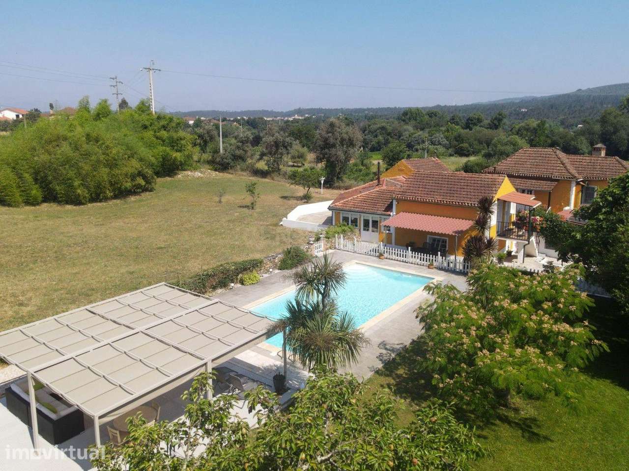 Moradia T7 tradicional em bom estado com varanda coberta, pátio, pisci - Grande imagem: 4/60