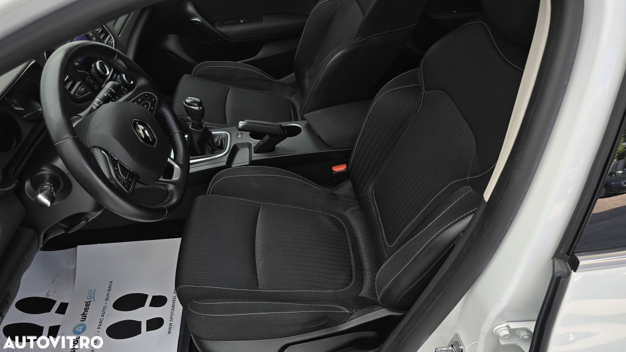 Renault Megane Blue dCi 116 Zen - 12
