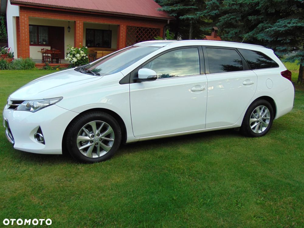Toyota Auris 1.4 D-4D Luna - 4