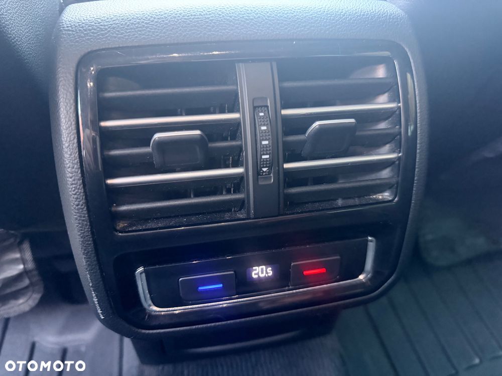 Volkswagen Passat - 11
