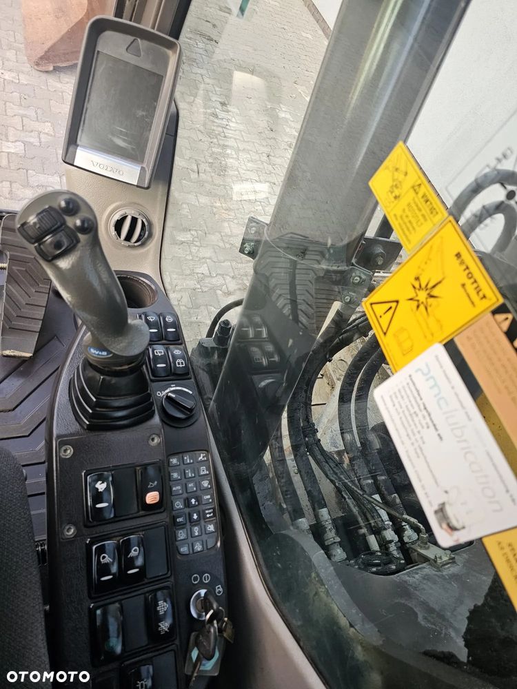 Volvo EC250DL - 13