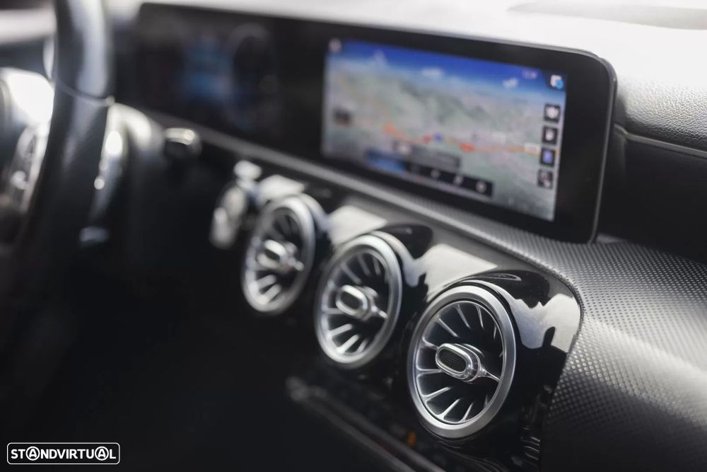 Mercedes-Benz A 250 7G-DCT AMG Line - 16