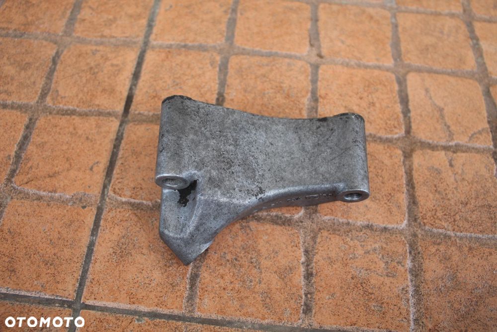ŁAPA MOCOWANIE SPRĘŻARKI MERCEDES W210 3.2 CDI A6112340239 - 2