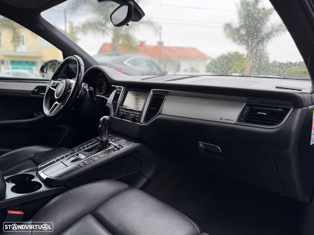 Porsche Macan Turbo - 27
