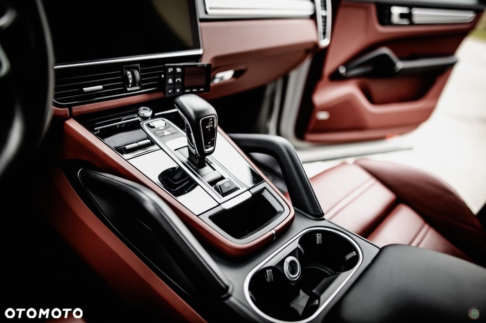 Porsche Cayenne E-Hybrid Platinum Edition - 17