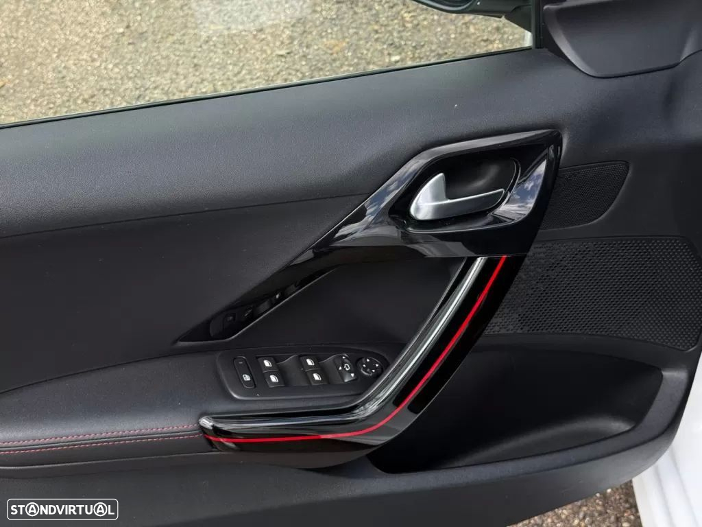 Peugeot 208 1.2 PureTech GT Line - 9