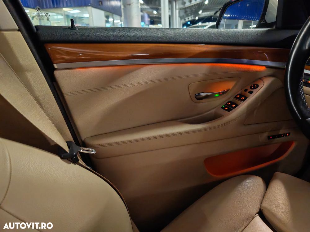 BMW Seria 5 525d xDrive AT - 13