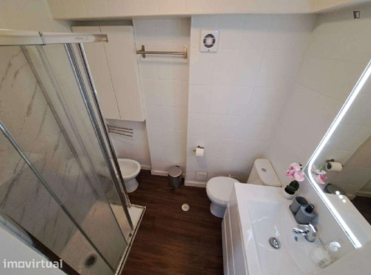 Quarto - localizado em Algés Lisbon - Grande imagem: 5/5