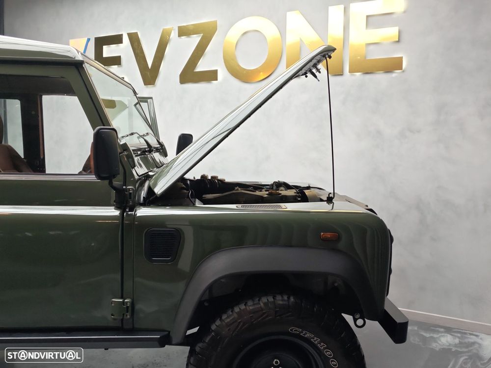Land Rover Defender 130 - 20