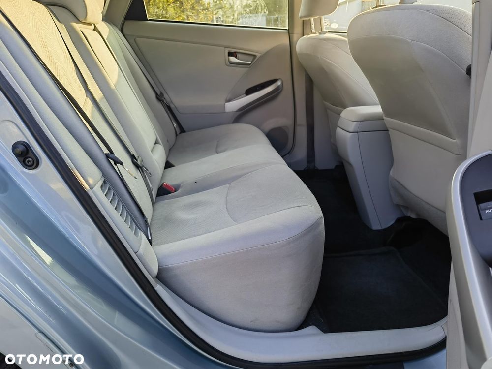 Toyota Prius (Hybrid) Comfort - 16