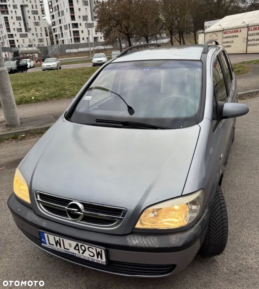 Opel Zafira 1.8 16V Comfort - 1