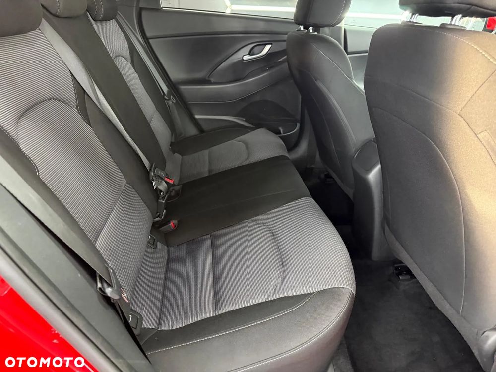 Hyundai i30 1.6 D Comfort - 28