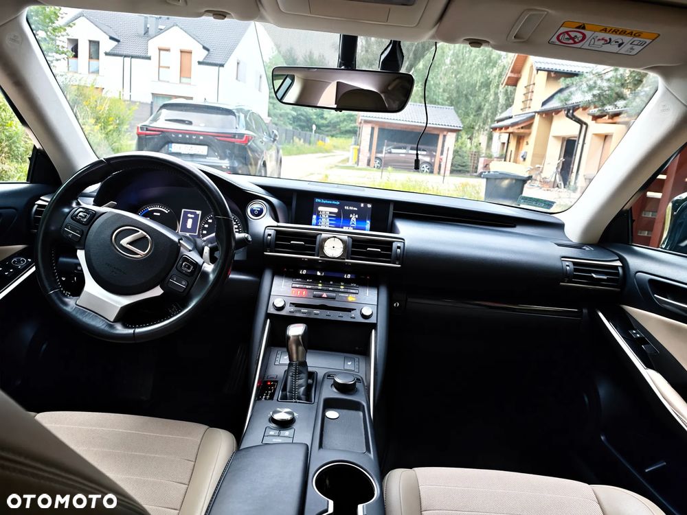 Lexus IS 300h Elegance EU6 - 11