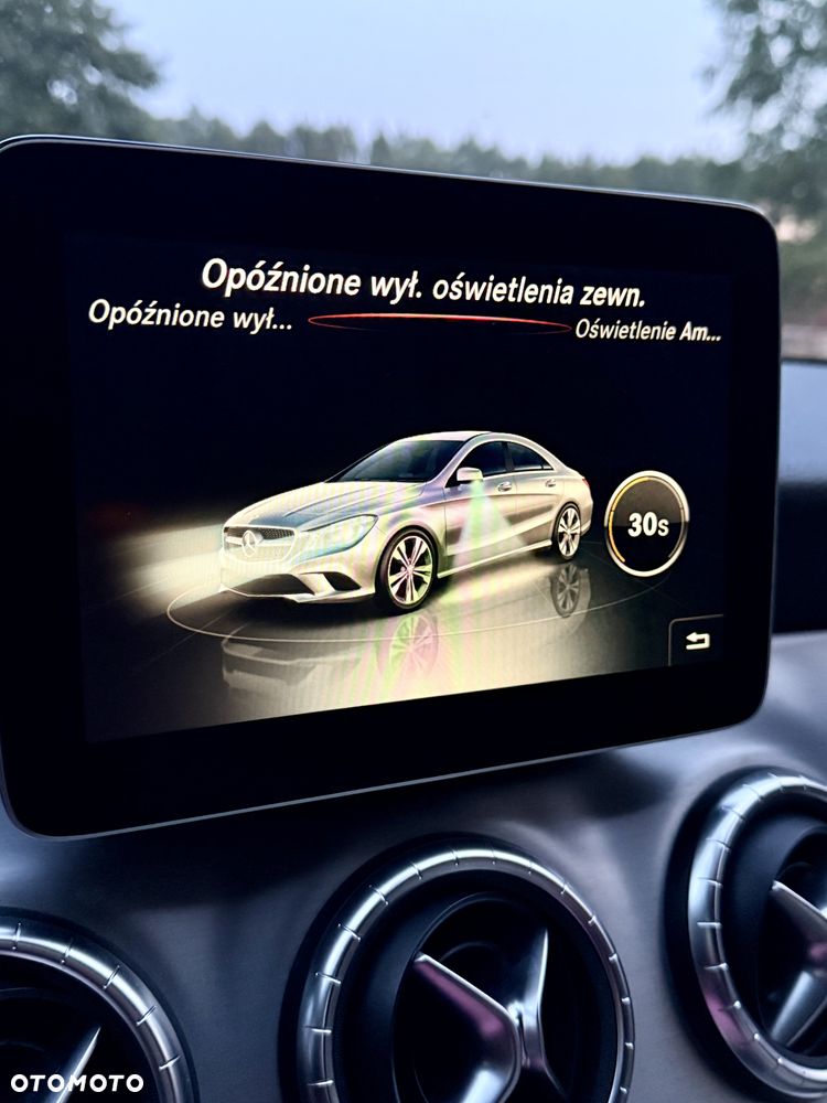 Mercedes-Benz CLA 250 7G-DCT Urban - 28