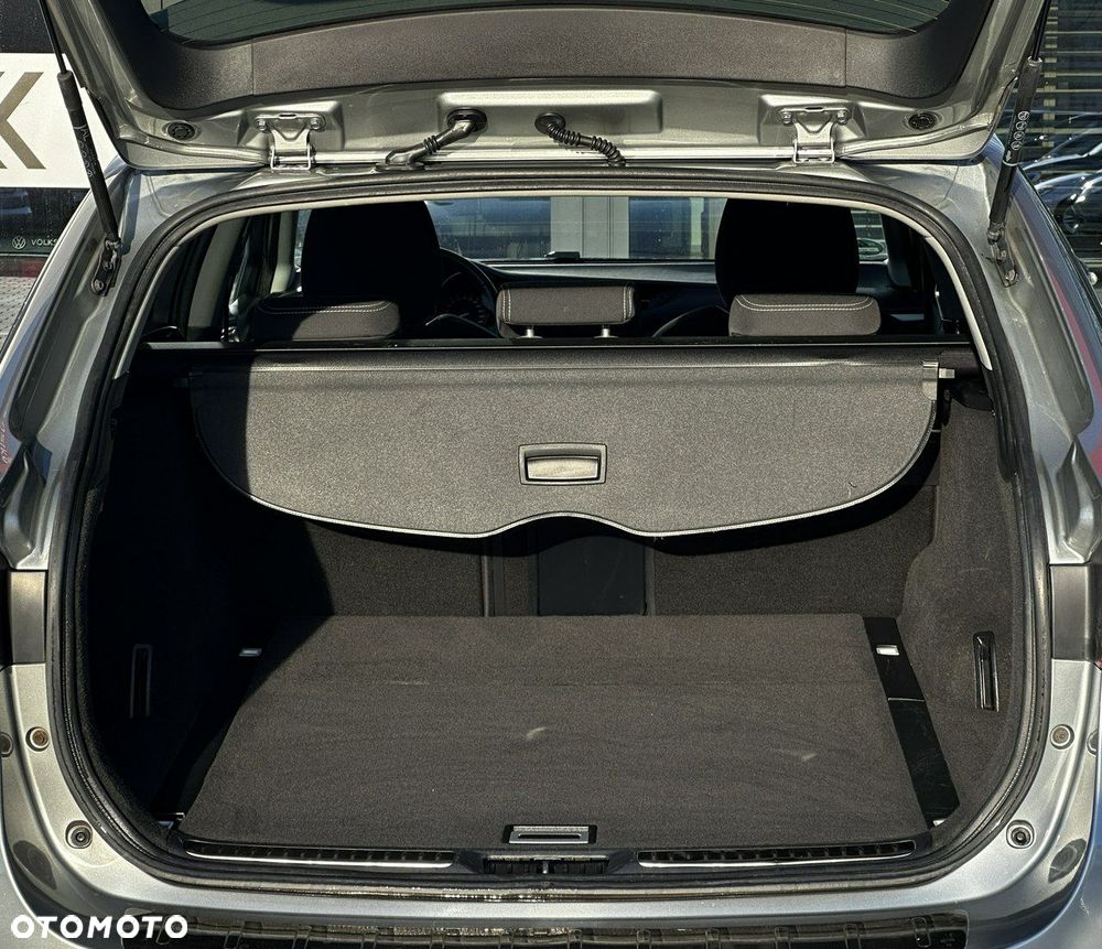 Toyota Avensis 1.8 Premium - 32