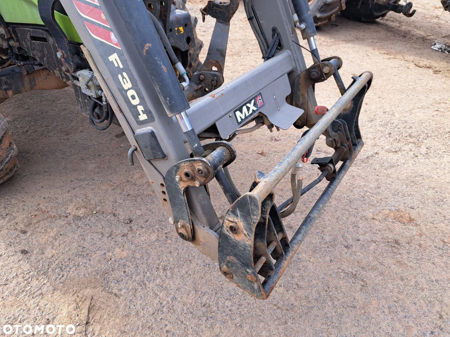 Claas Nexos 240 F 4X4 - 38